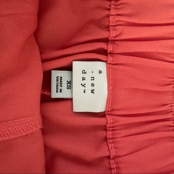 NWT A new day brand coral shorts size XS with belt - Picture 3 of 4